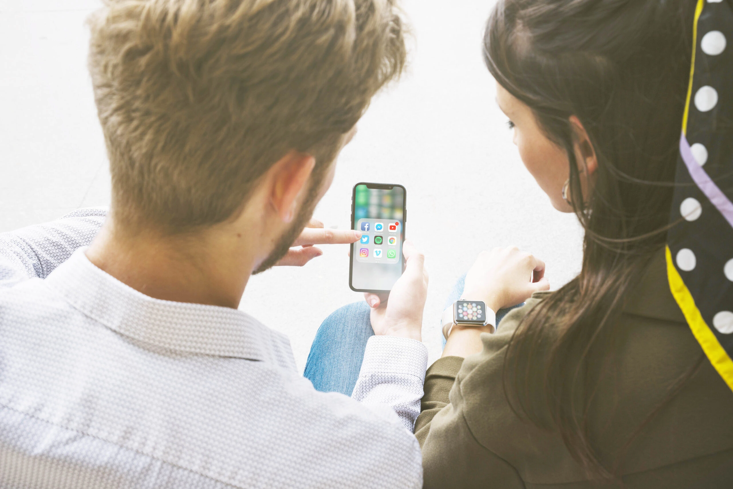 Mobile app developers choosing between native and hybrid development approaches